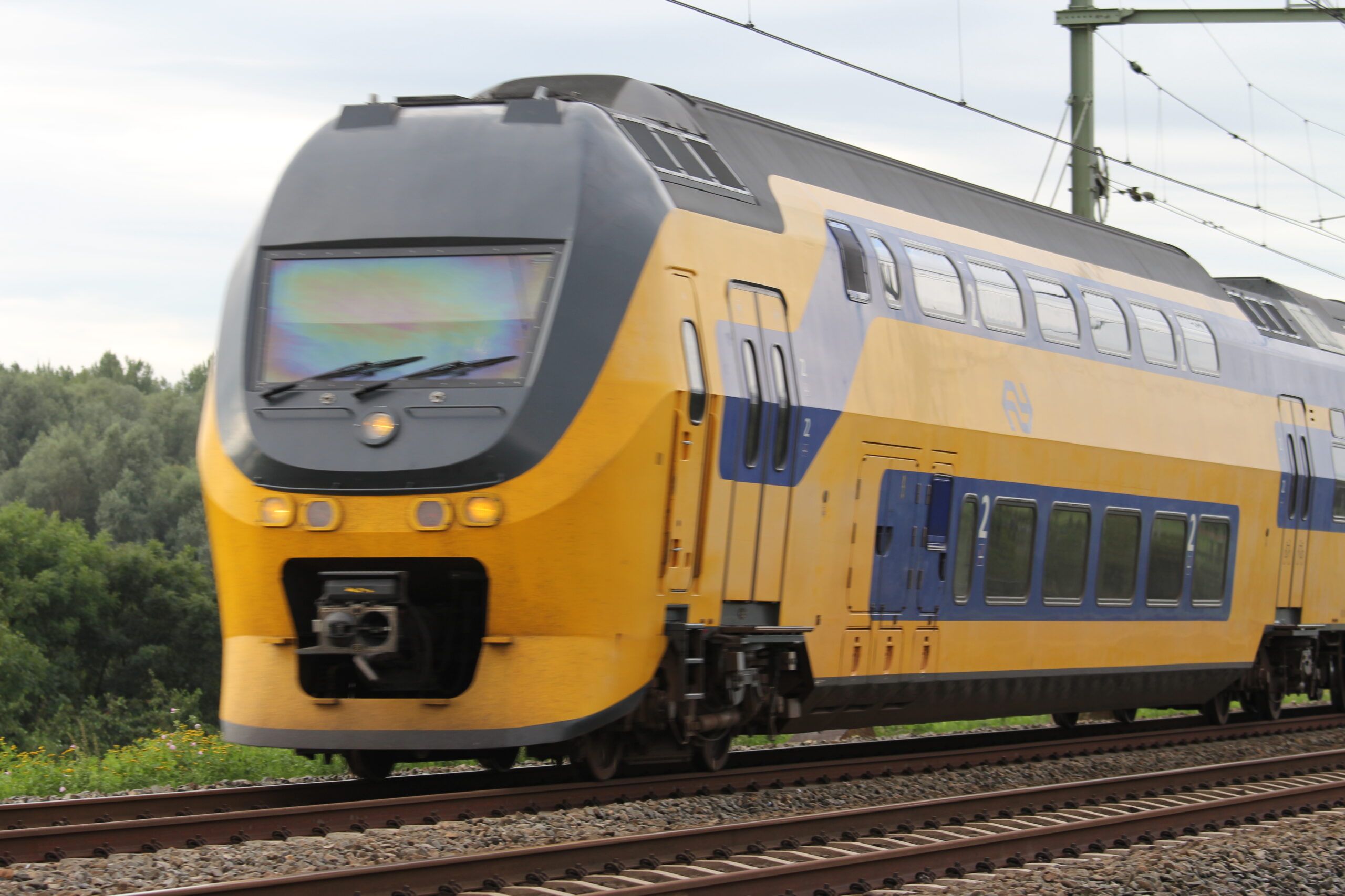 Trein vertrekt zonder reden, komt terug omdat hij iets vergeten was